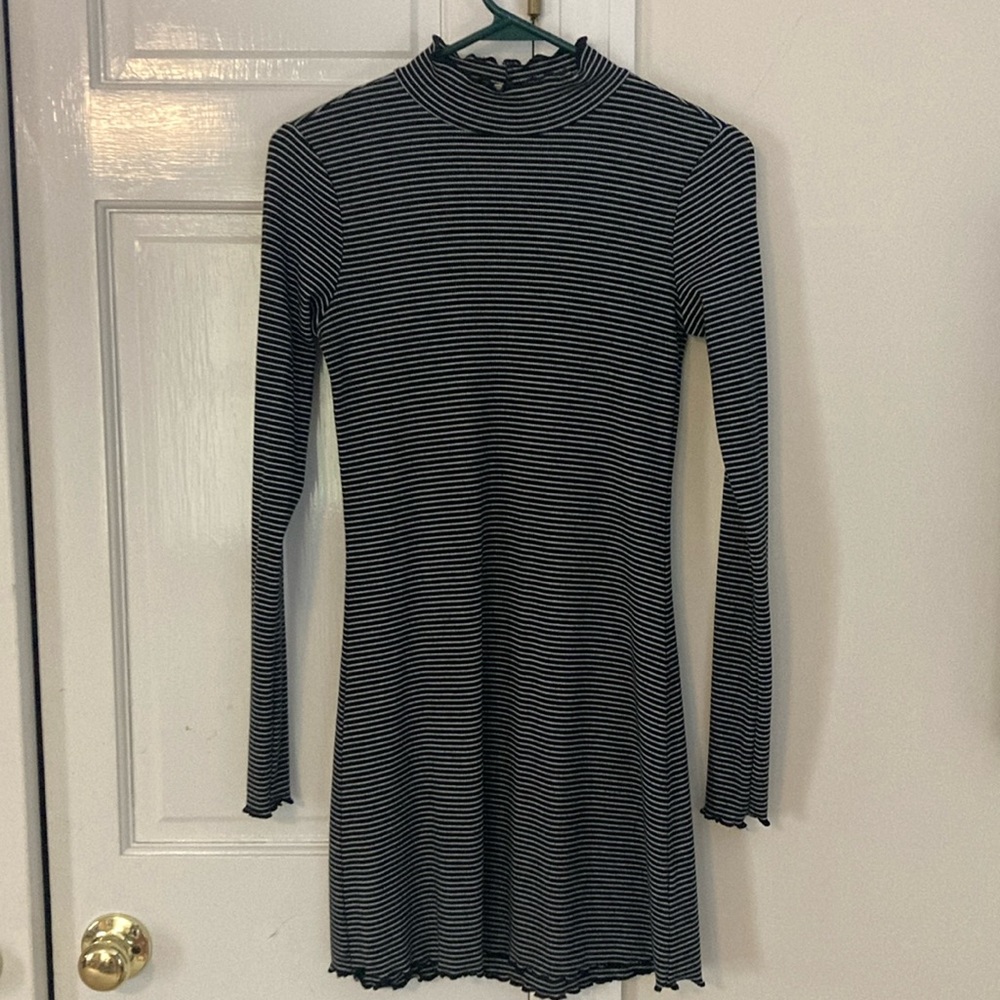 Aeropostale women’s black and white pinstripe dress size small